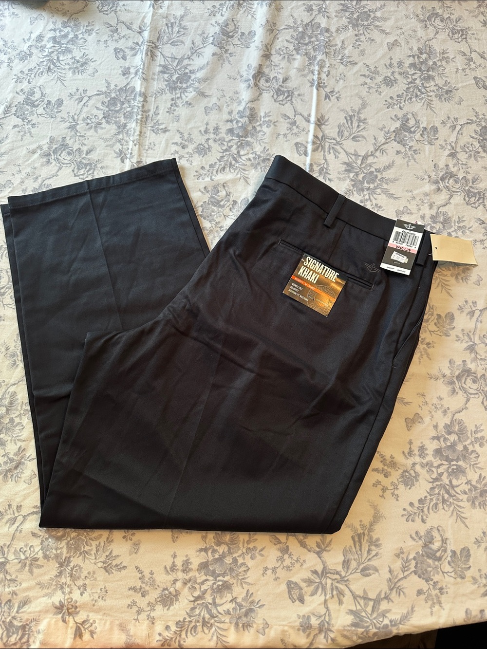 NWT Dockers Pants 40×29 Relaxed Pleated Front Navy